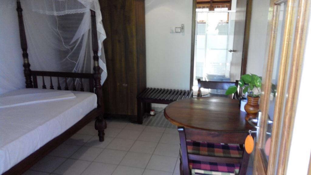 Surf Villa Hikkaduwa Exterior photo