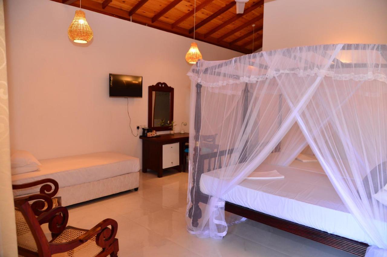 Surf Villa Hikkaduwa Exterior photo