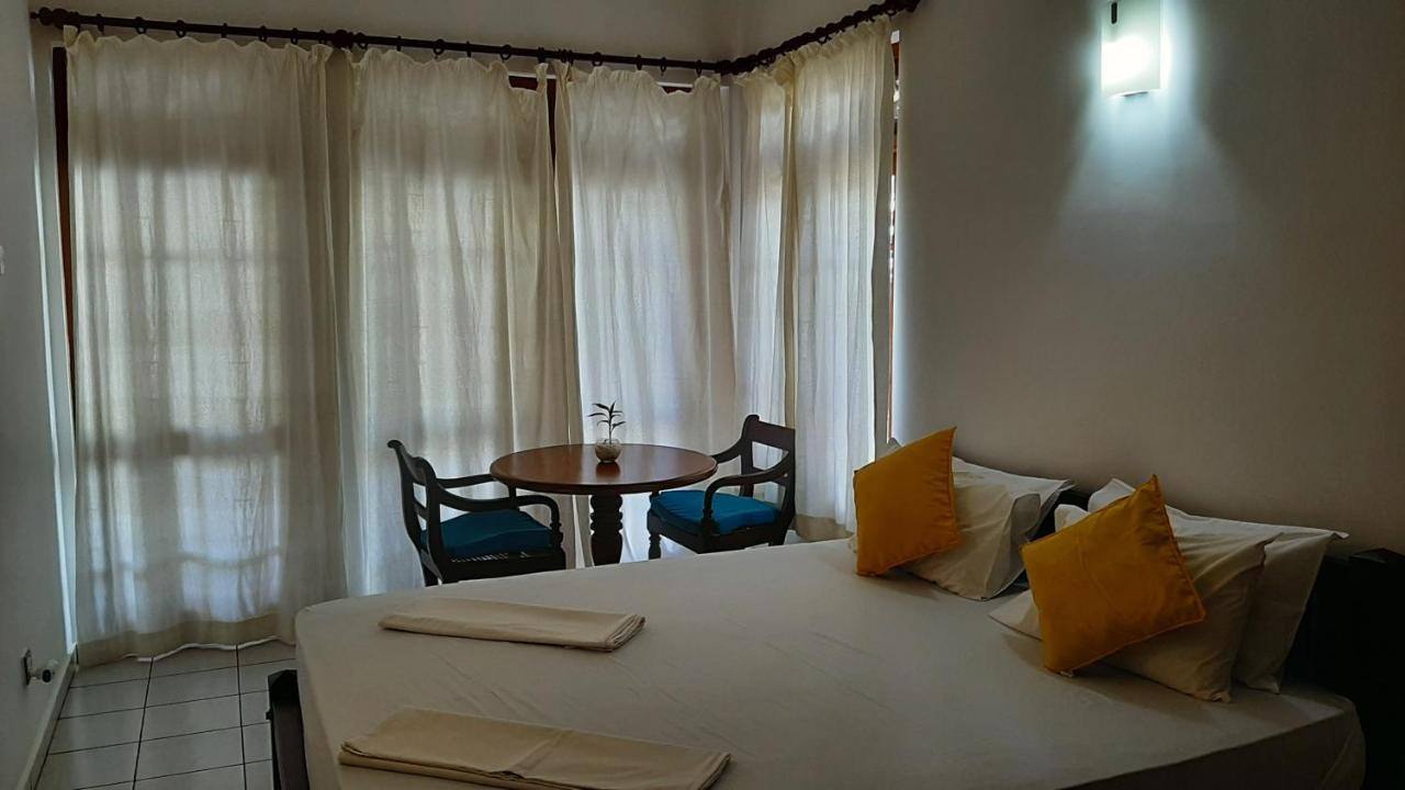 Surf Villa Hikkaduwa Exterior photo